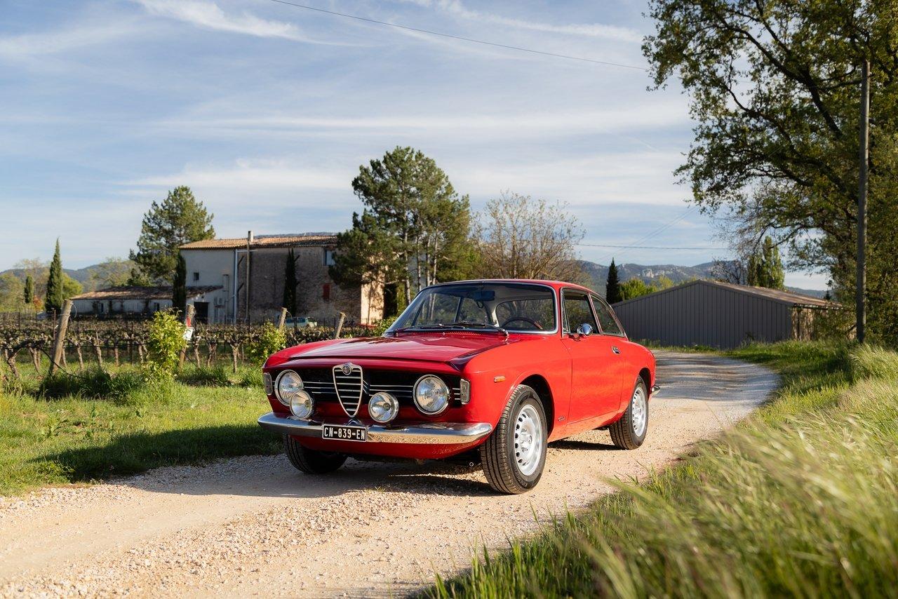 1967 Alfa Romeo Giulia Sprint GT Veloce 1600 LesAnciennes.com