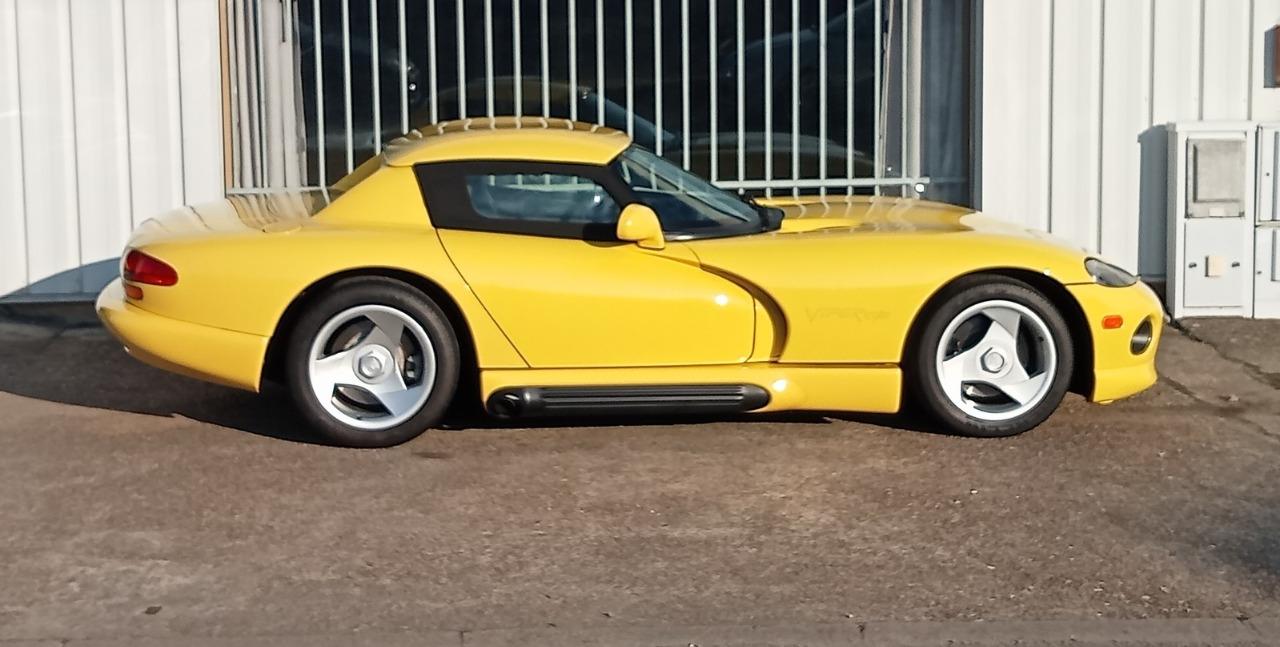 DODGE Viper RT/10 - 1995 LesAnciennes.com