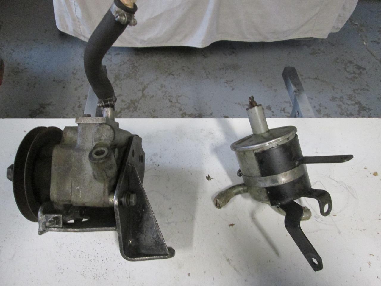 POMPE DE DIRECTION MERCEDES 250 SE ET RESERVOIR LesAnciennes.com