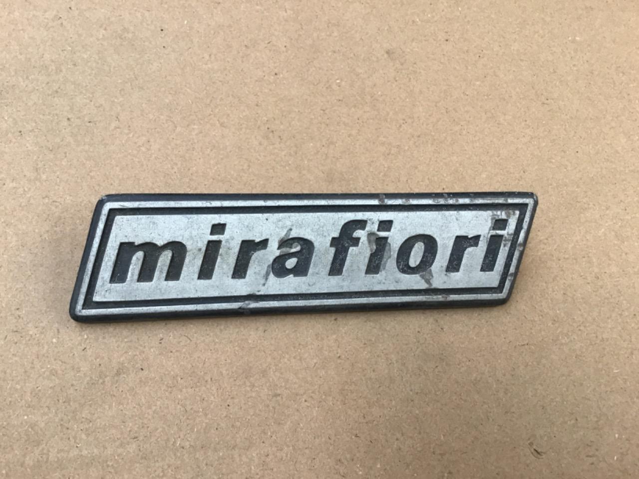 LOGO MIRAFIORI FIAT 131 LesAnciennes.com
