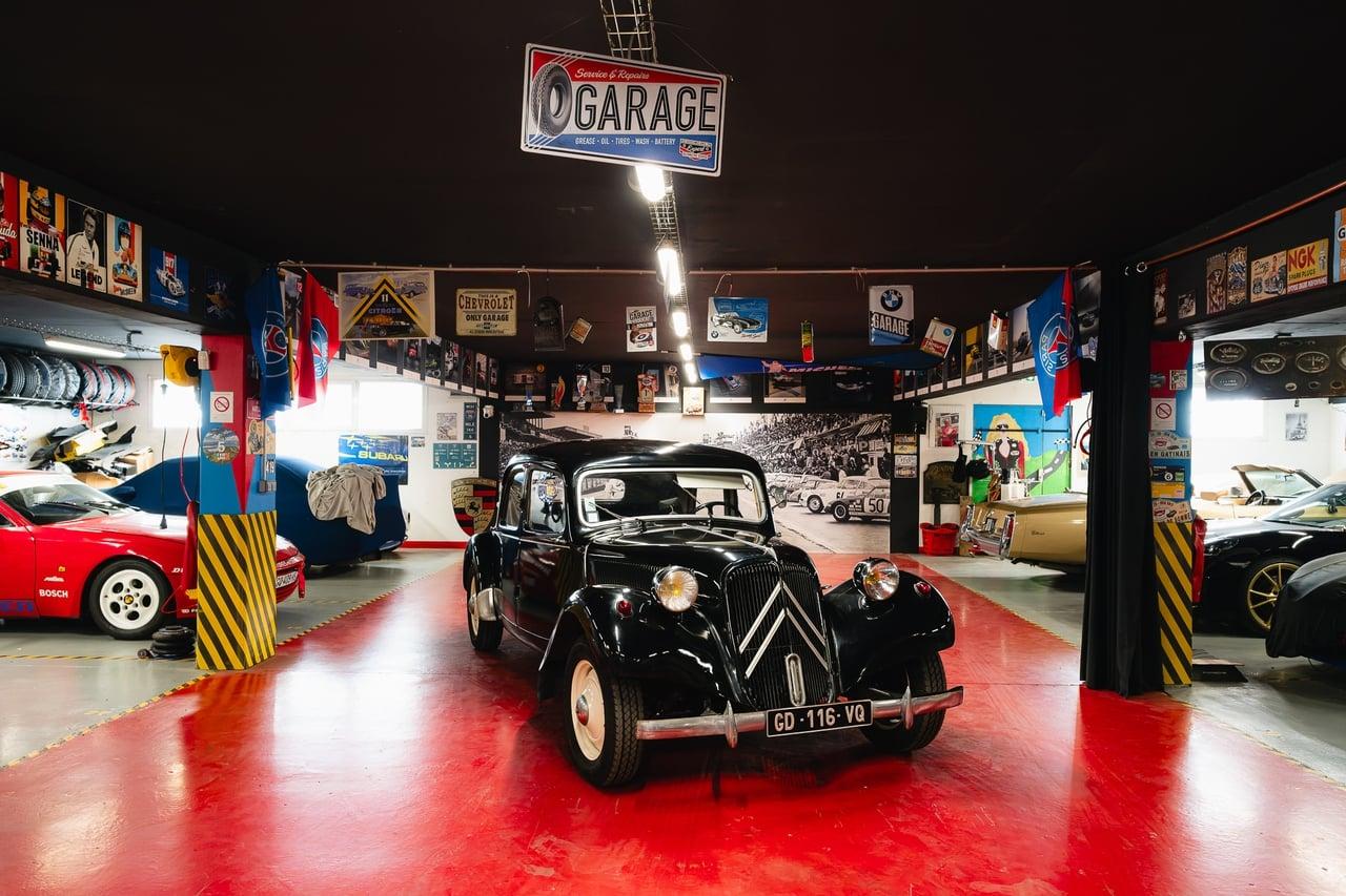 1954 Citroën Traction 11B LesAnciennes.com
