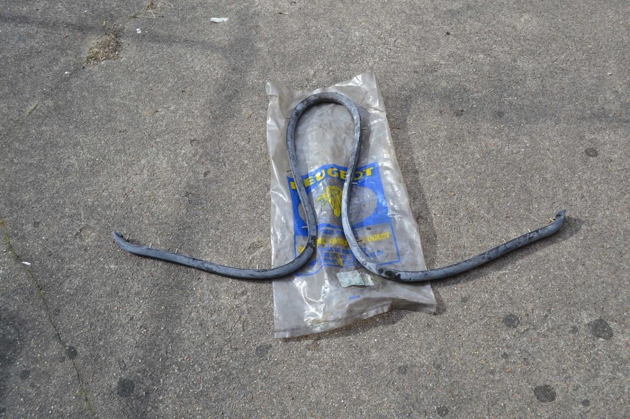 Bandeau P-C AR PEUGEOT 504 Coupé cabriolet neuf LesAnciennes.com