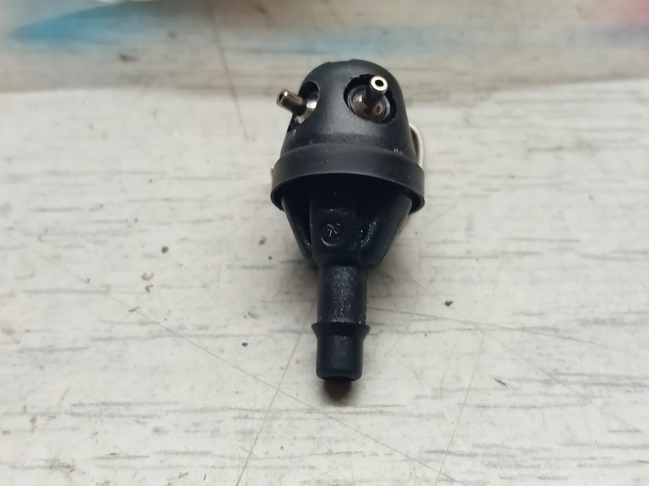 7772397 GICLEUR NEUF ESSUI GLACE AVANT LANCIA Y10 LesAnciennes.com