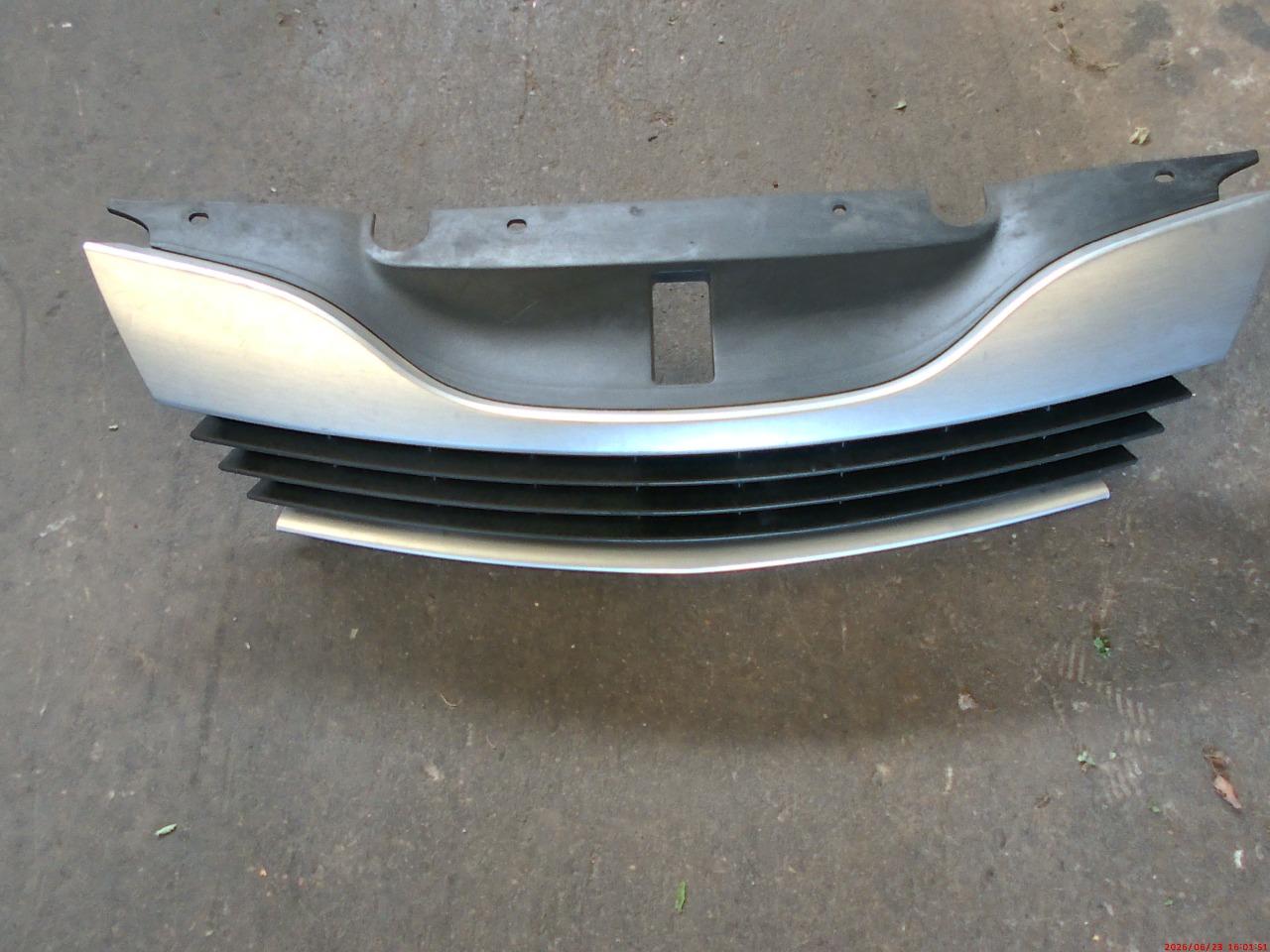 Calandre RENAULT Laguna 2 LesAnciennes.com