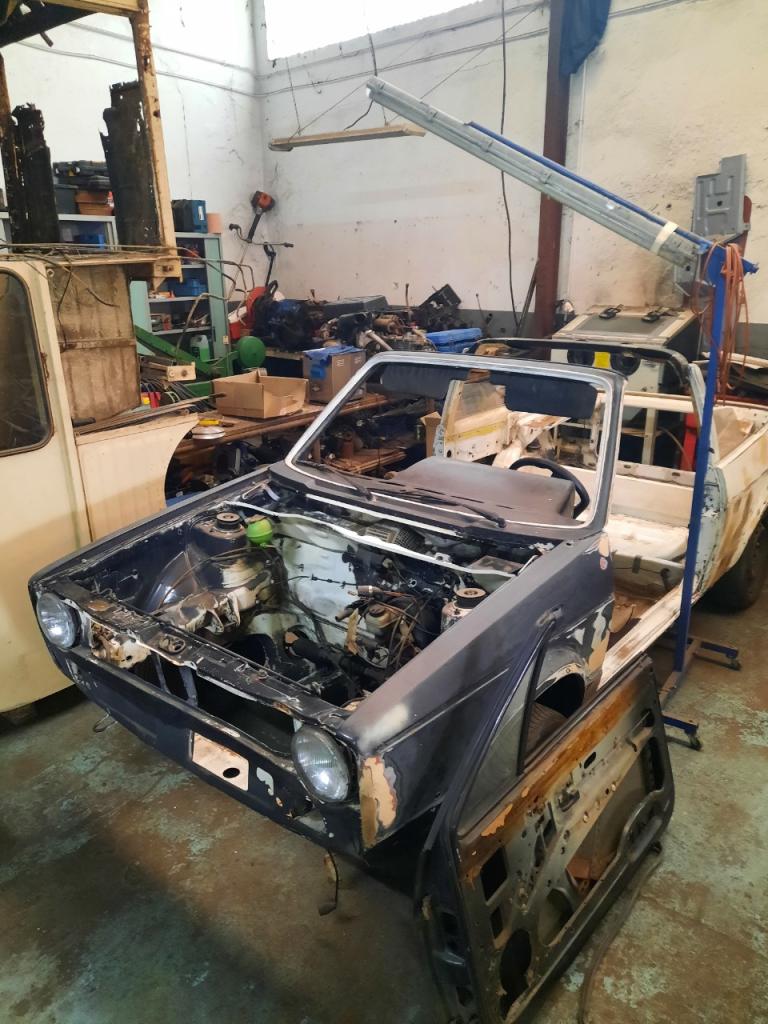 VOLKSWAGEN Golf Cabriolet - 1981 LesAnciennes.com