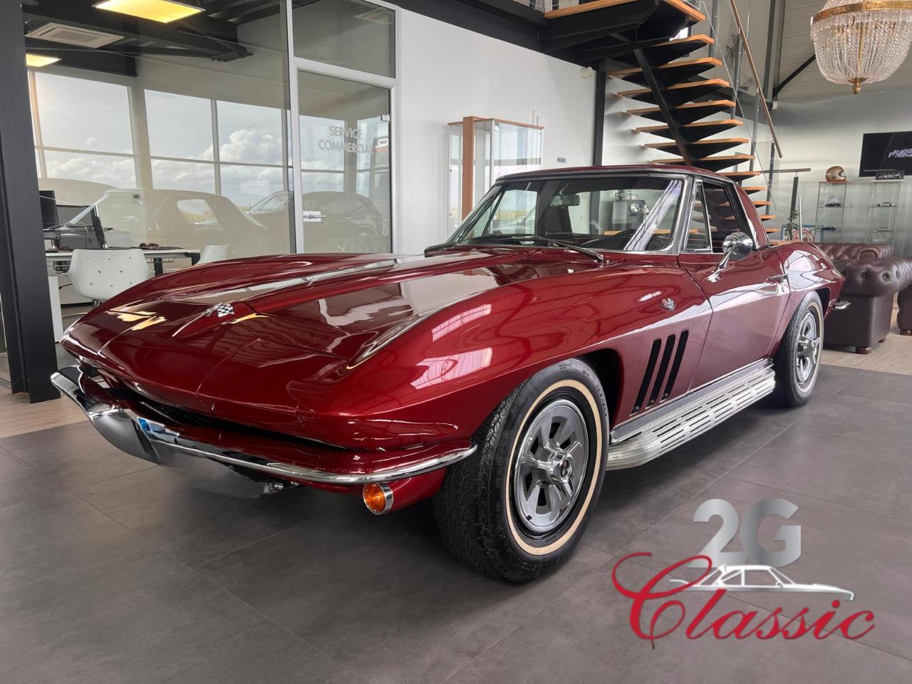 CHEVROLET Corvette C2 Sting Ray 327CI - 1965 LesAnciennes.com