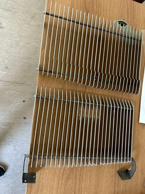 Grilles de capot avant Lamborghini Miura LesAnciennes.com