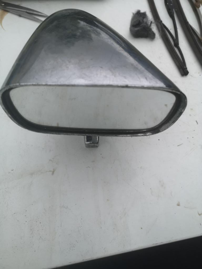 Pièces Divers rétroviseurs de capot gauche LesAnciennes.com