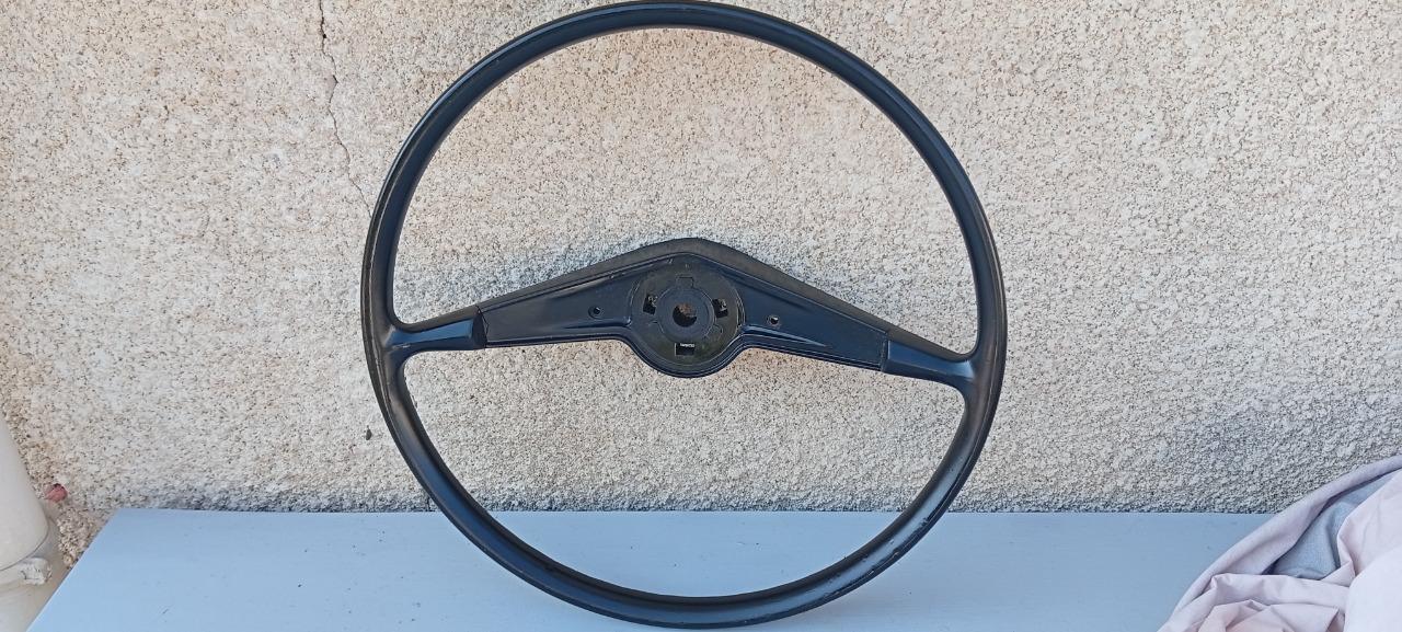 Volant PEUGEOT 404 berline LesAnciennes.com