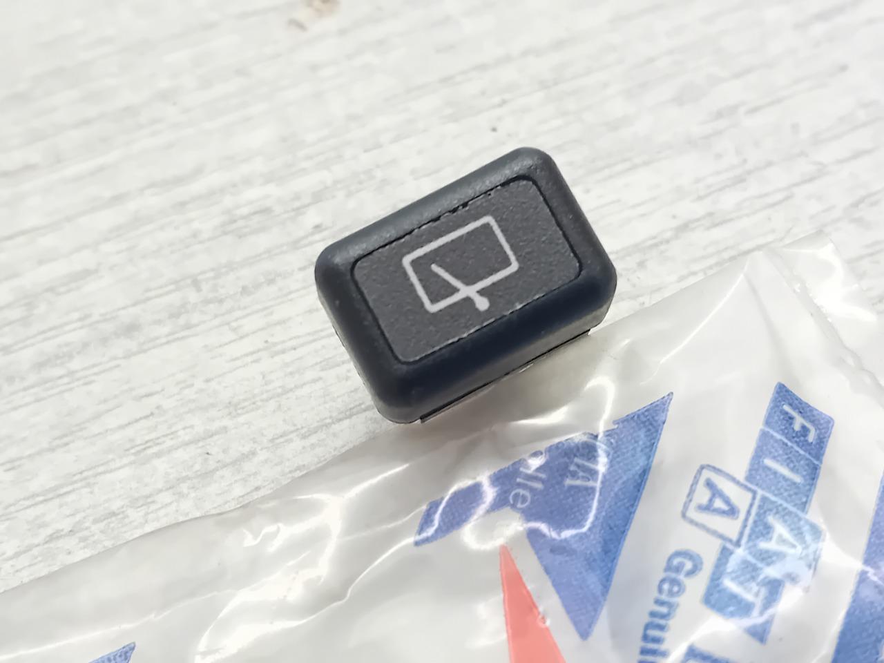 5890490 INTERRUPTEUR ESSUIE GLACE ARRIERE FIAT UNO LesAnciennes.com