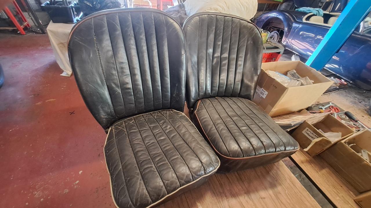 Paire de sieges complet de MGA LesAnciennes.com