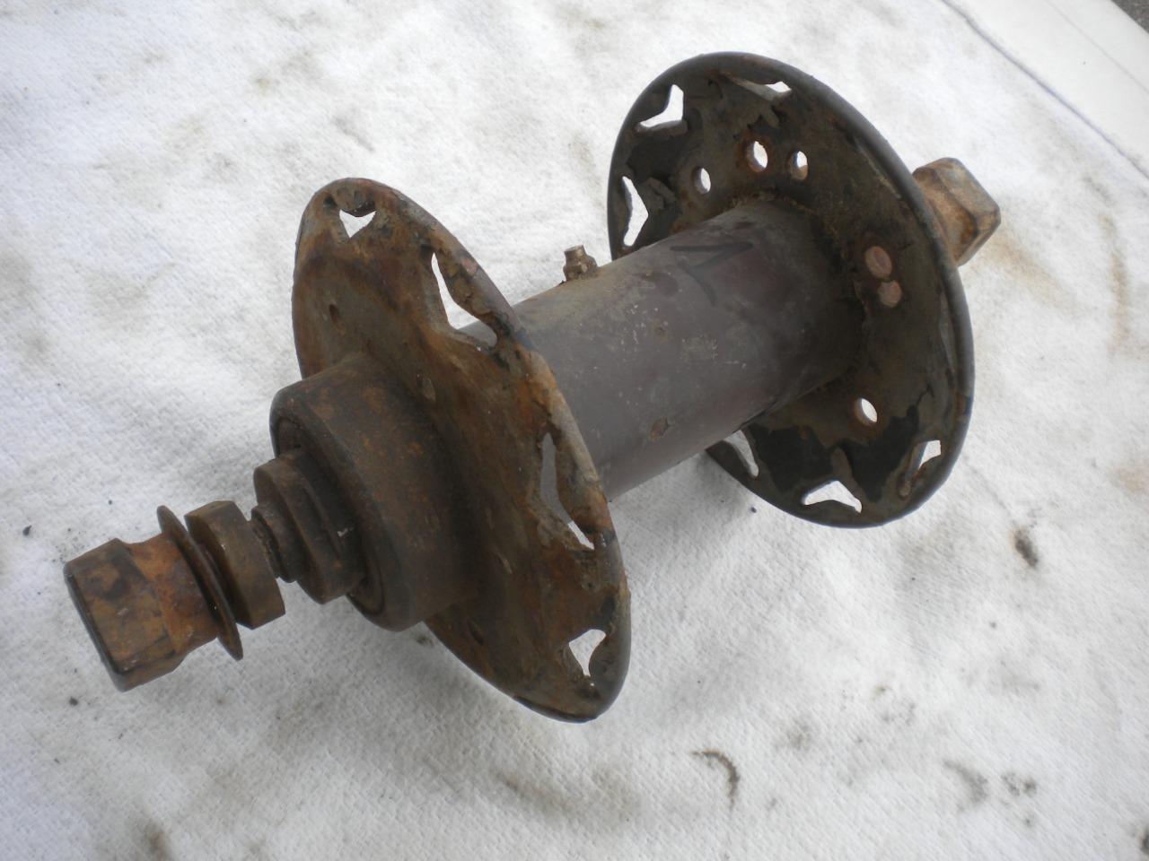 Pièces UN MOYEU DE roue moto ancienne LesAnciennes.com
