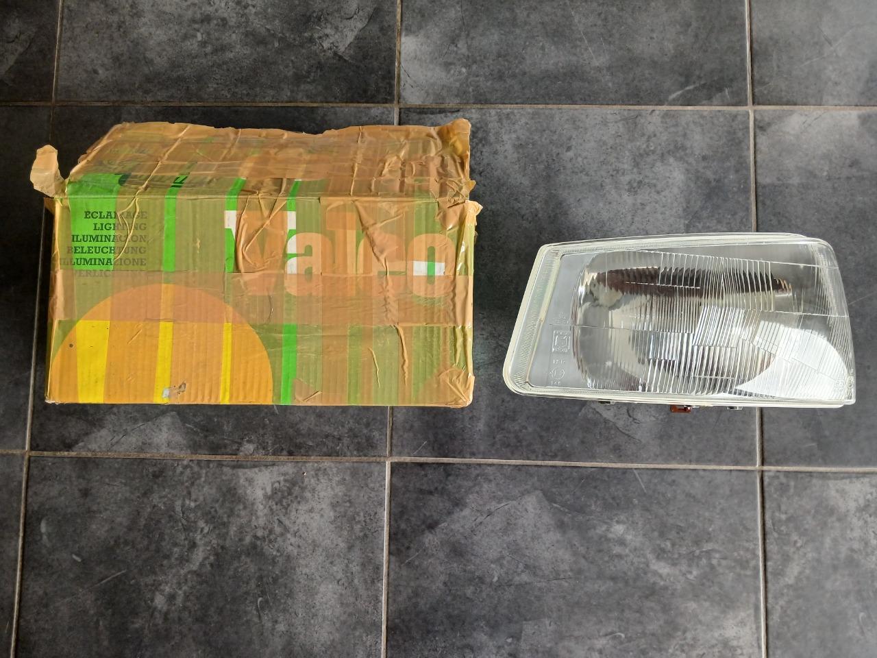 Phare gauche PEUGEOT 505 LesAnciennes.com