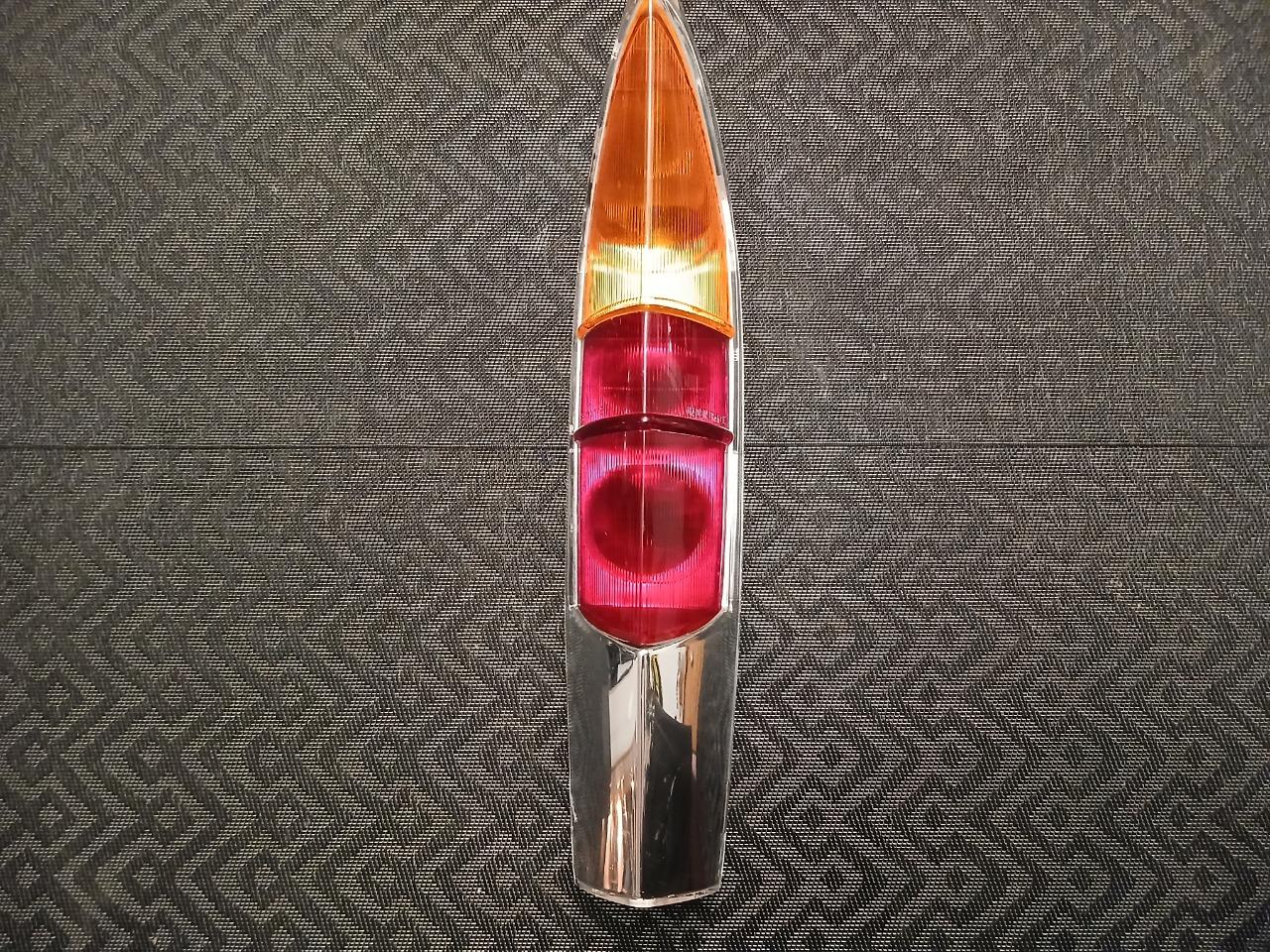 Feu arrière SEIMA PEUGEOT 404 berline LesAnciennes.com