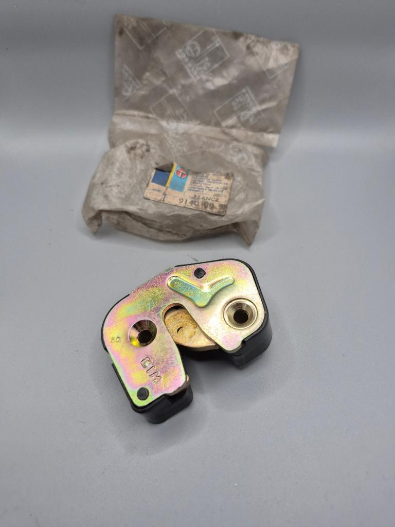 Serrure Porte G Peugeot 305 / 505 / J9 LesAnciennes.com