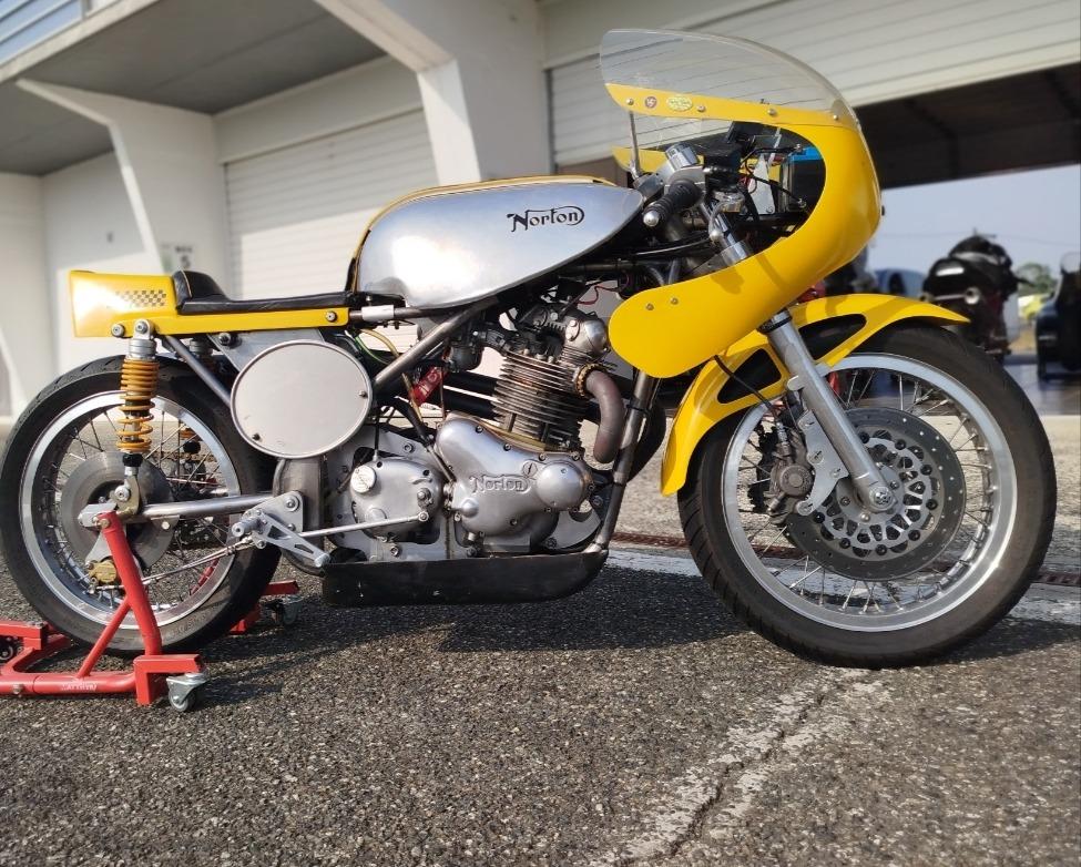 NORTON Commando 750 - 1970 LesAnciennes.com
