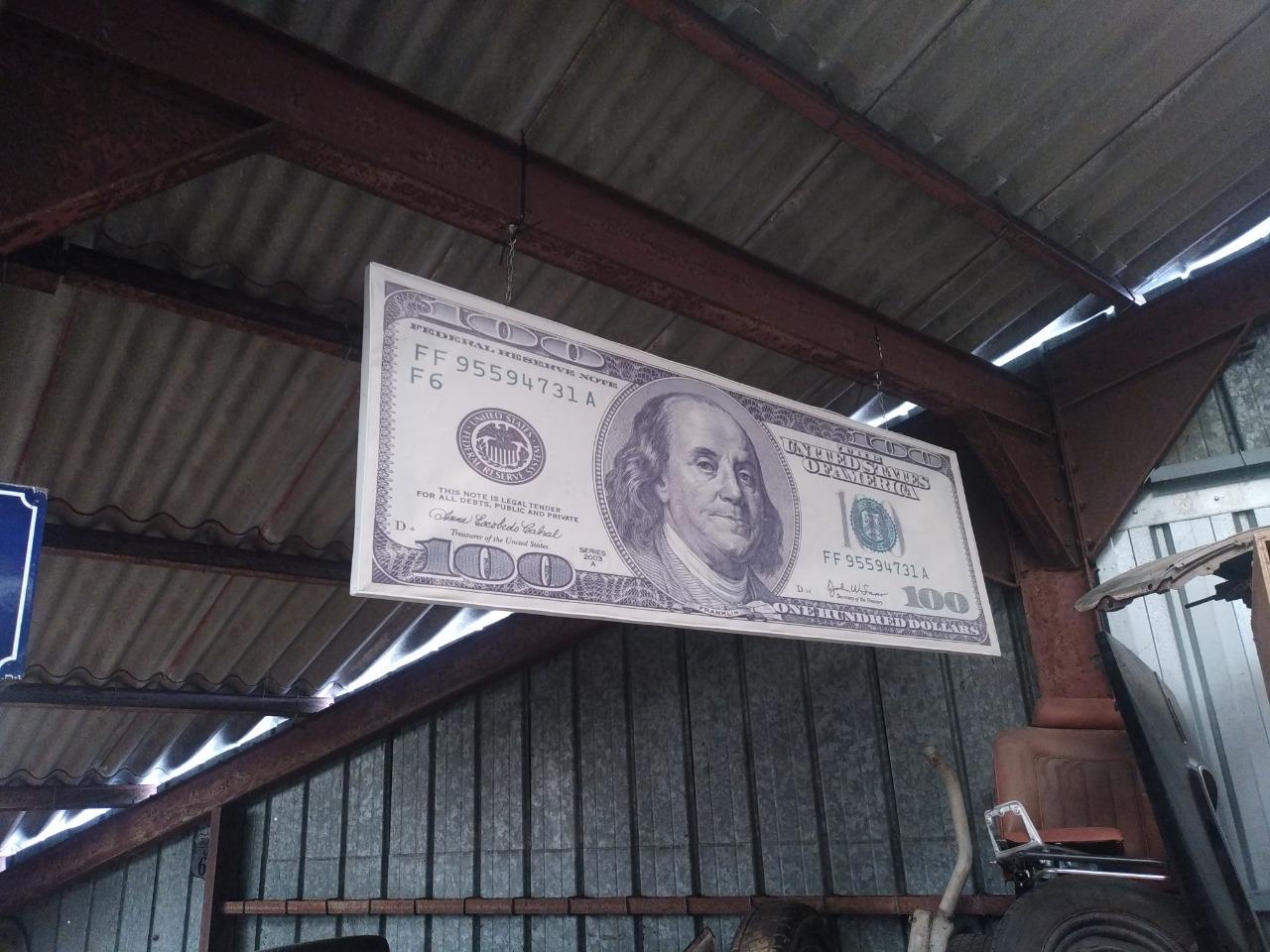 Panneau suspendu double face dollar 1m80 LesAnciennes.com