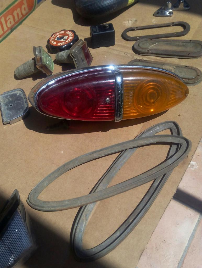 Lot de pièces RENAULT Caravelle 1100 S LesAnciennes.com