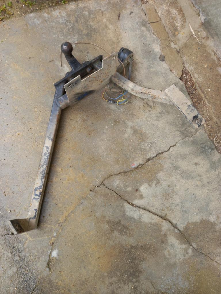 Attelage PEUGEOT 205 série 2 LesAnciennes.com