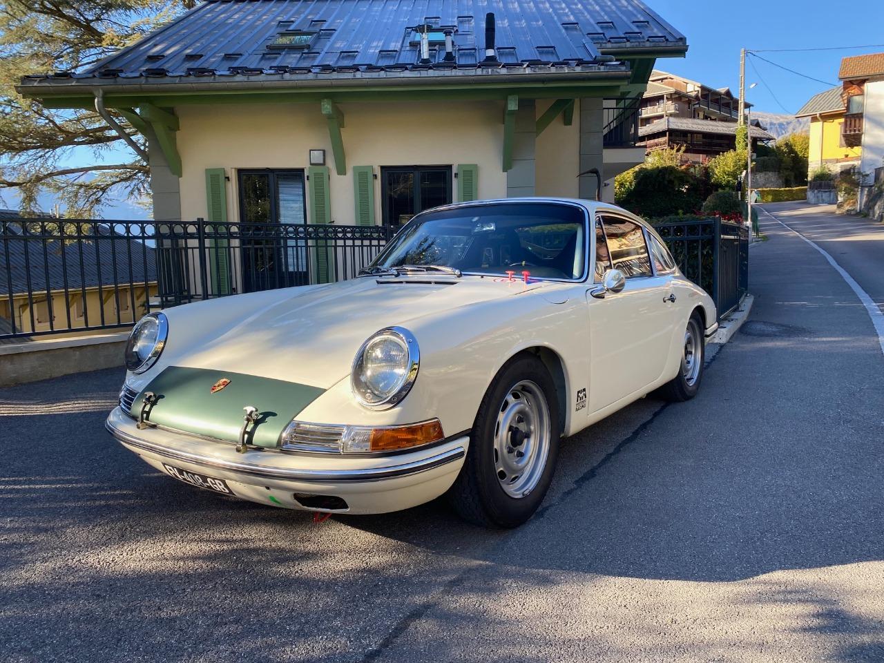 PORSCHE 911 2.0 CUP FIA - 1966 LesAnciennes.com
