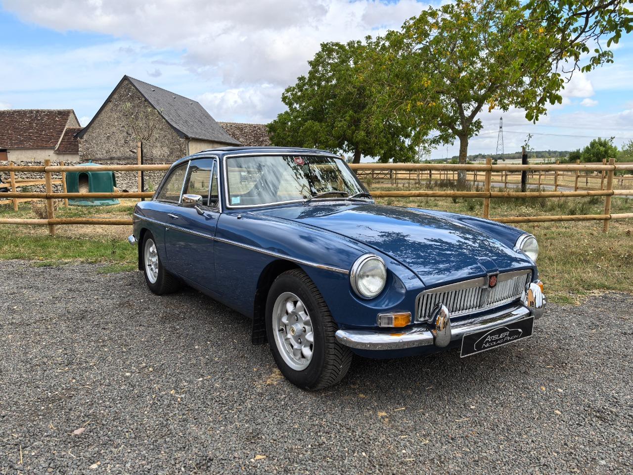MG MGB GT MK1 - 1966 LesAnciennes.com