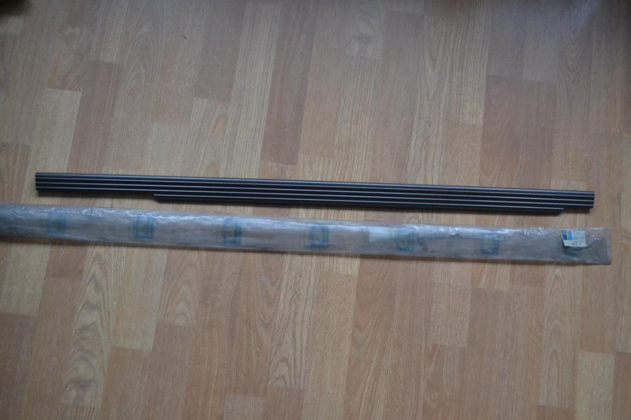 Garniture sup. seuil porte AV DT PEUGEOT 505 LesAnciennes.com