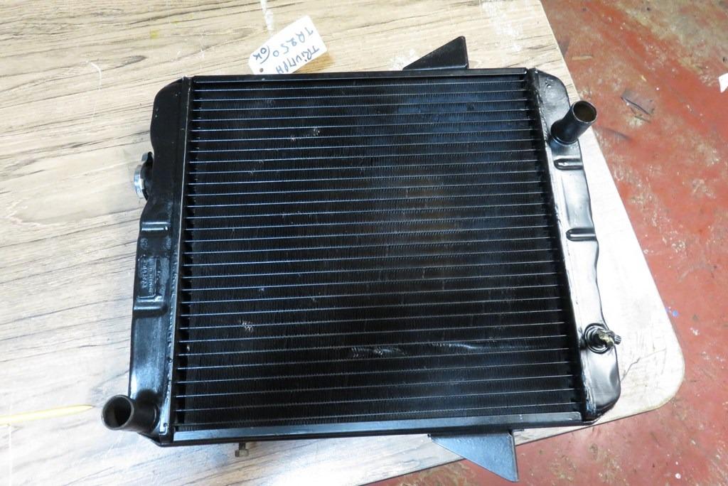 RADIATEUR ORIGIN TRIUMPH TR250 / TR5 PI COMME NEUF LesAnciennes.com