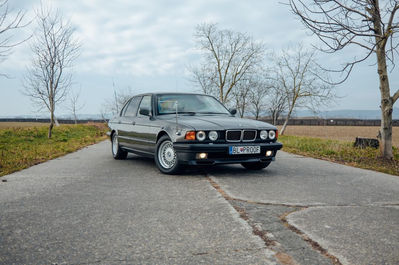 1993 BMW E32 750iL Security Individual LesAnciennes.com