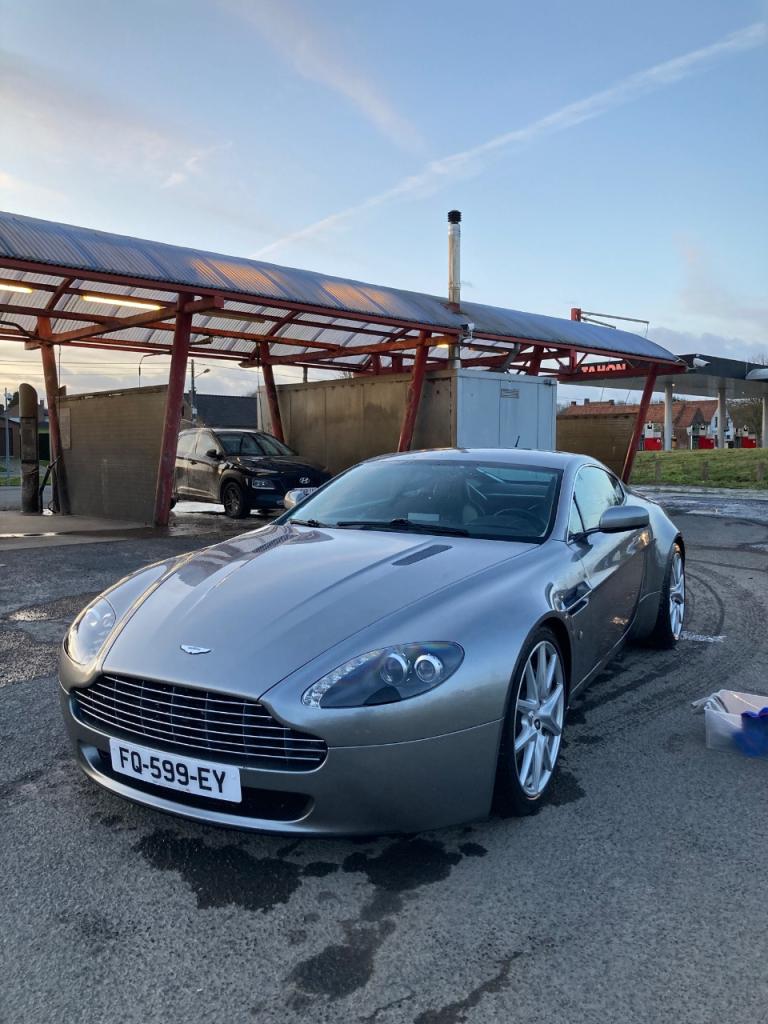 ASTON MARTIN V8 Vantage LesAnciennes.com