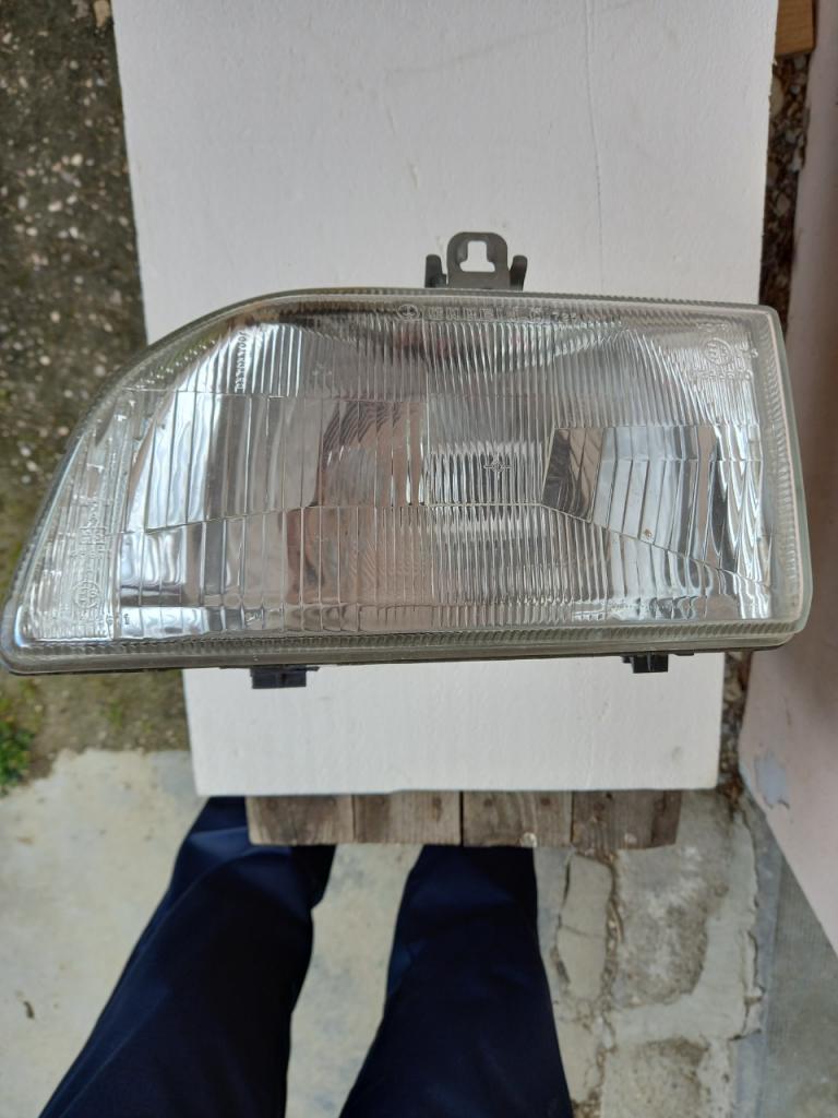 Phare D FORD Fiesta 3 LesAnciennes.com