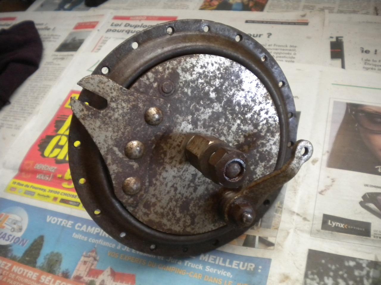 Pièces UN MOYEU roue avant moto ancienne LesAnciennes.com