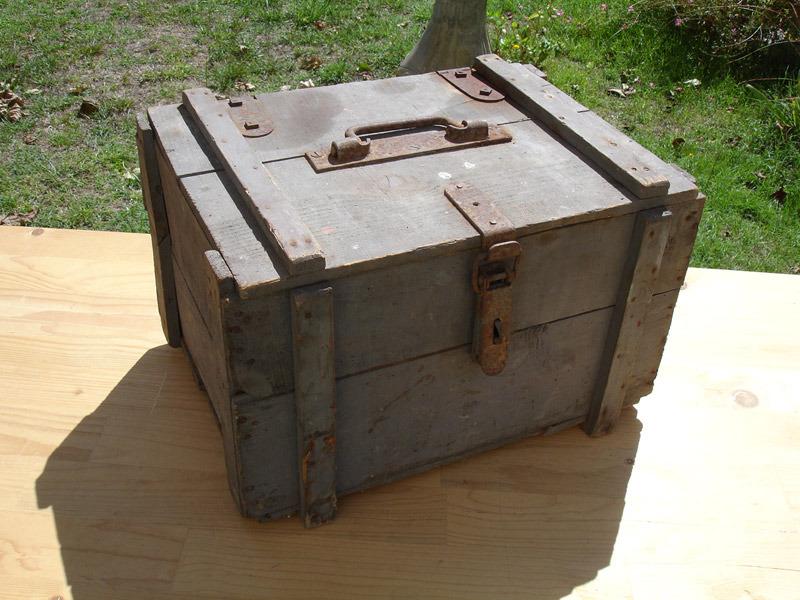 Caisse militaire en bois Française WW1 ou WW2 LesAnciennes.com