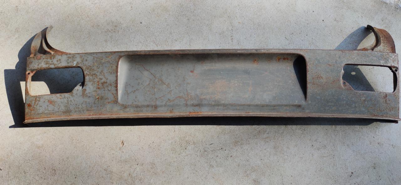 Face arrière PEUGEOT 204 berline LesAnciennes.com