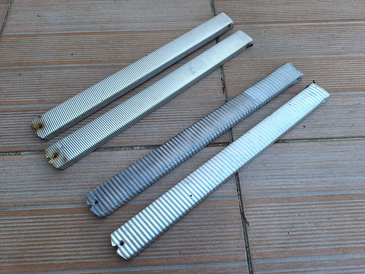 Custode pied milieu Citroën DS LesAnciennes.com