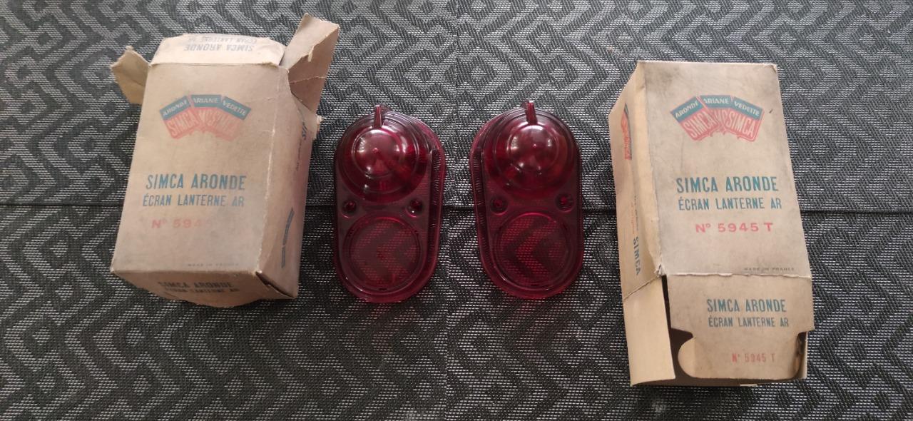 Cabochons de feux arrière SIMCA Aronde LesAnciennes.com