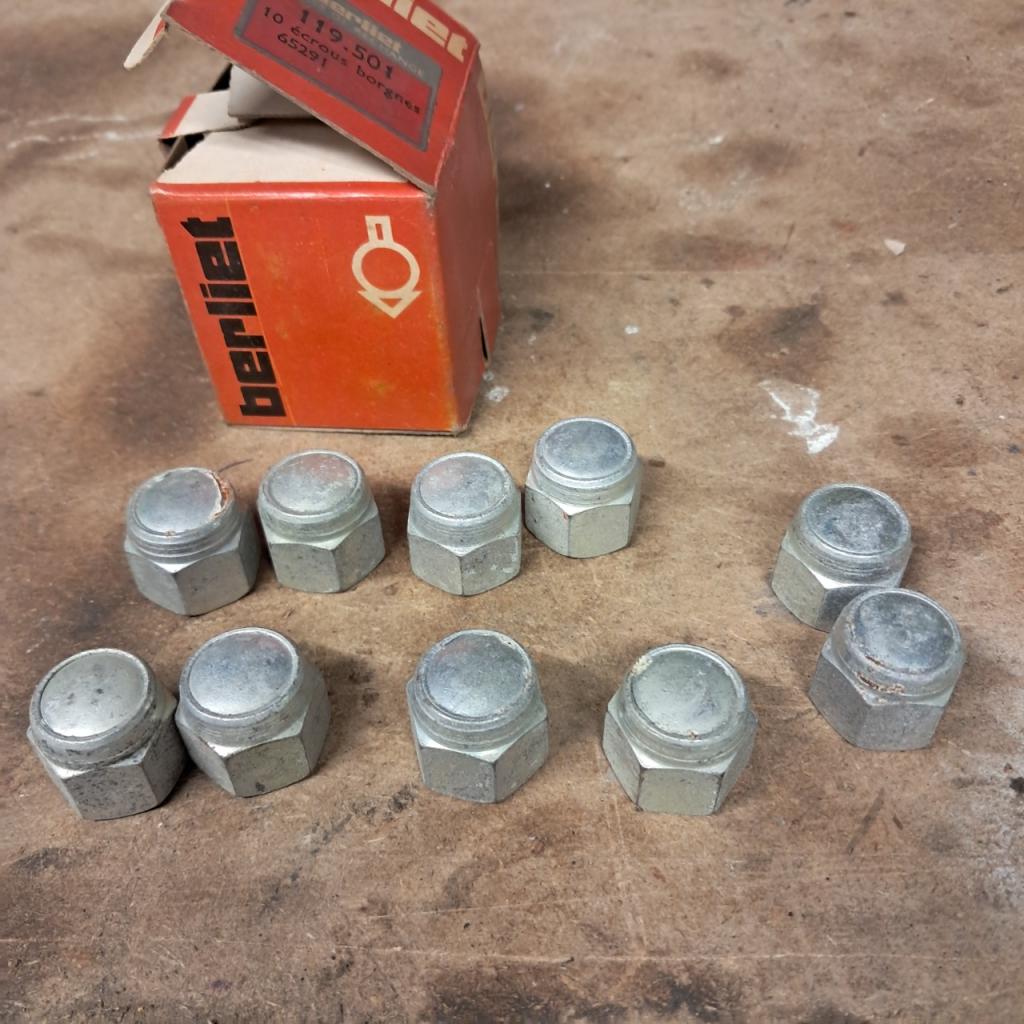 10 ecrous borgne BERLIET 65291 LesAnciennes.com