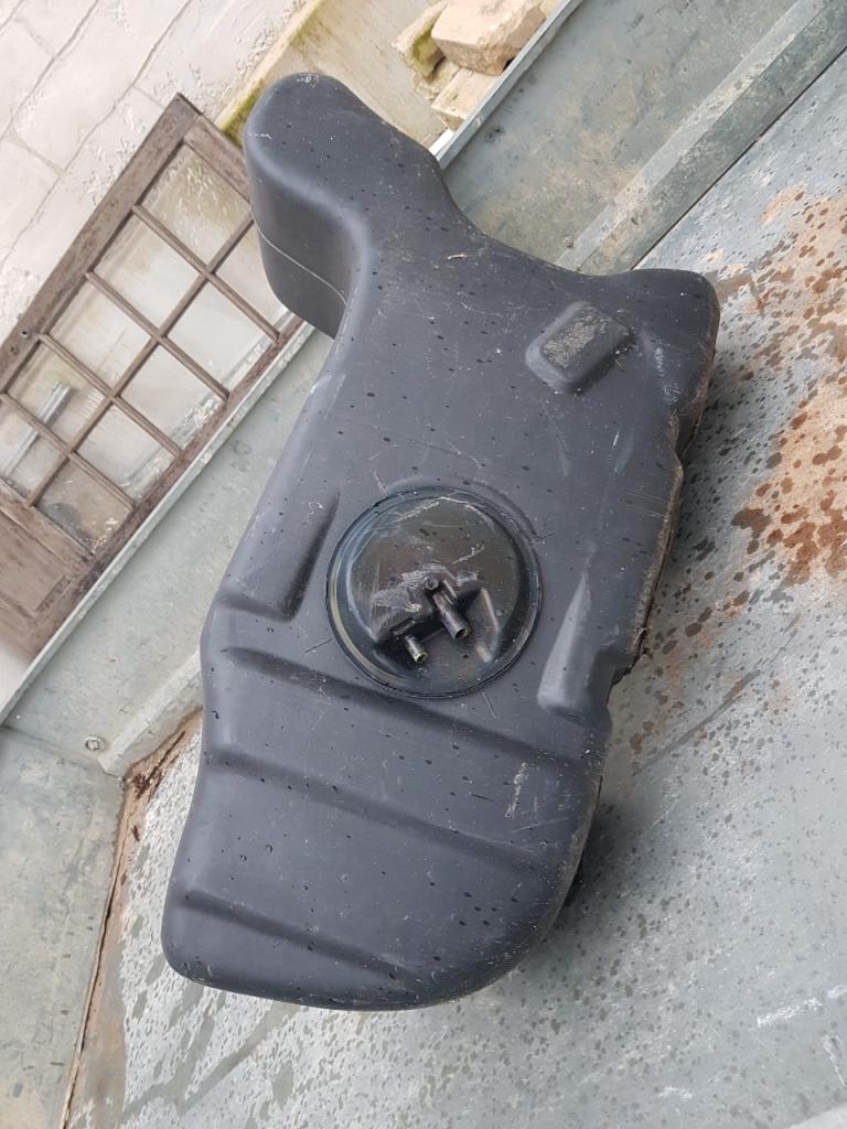 Un réservoir a essence LesAnciennes.com