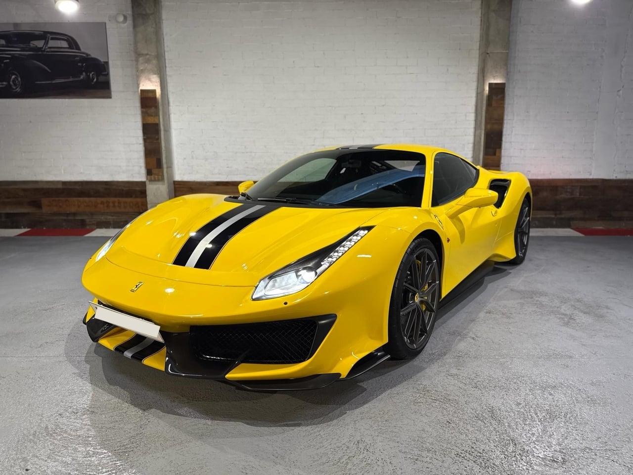 2020 Ferrari 488 Pista - 114km LesAnciennes.com