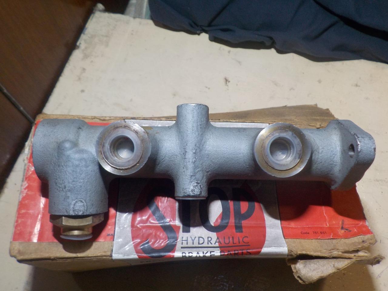 Maitre cylindre export PEUGEOT 404 LesAnciennes.com