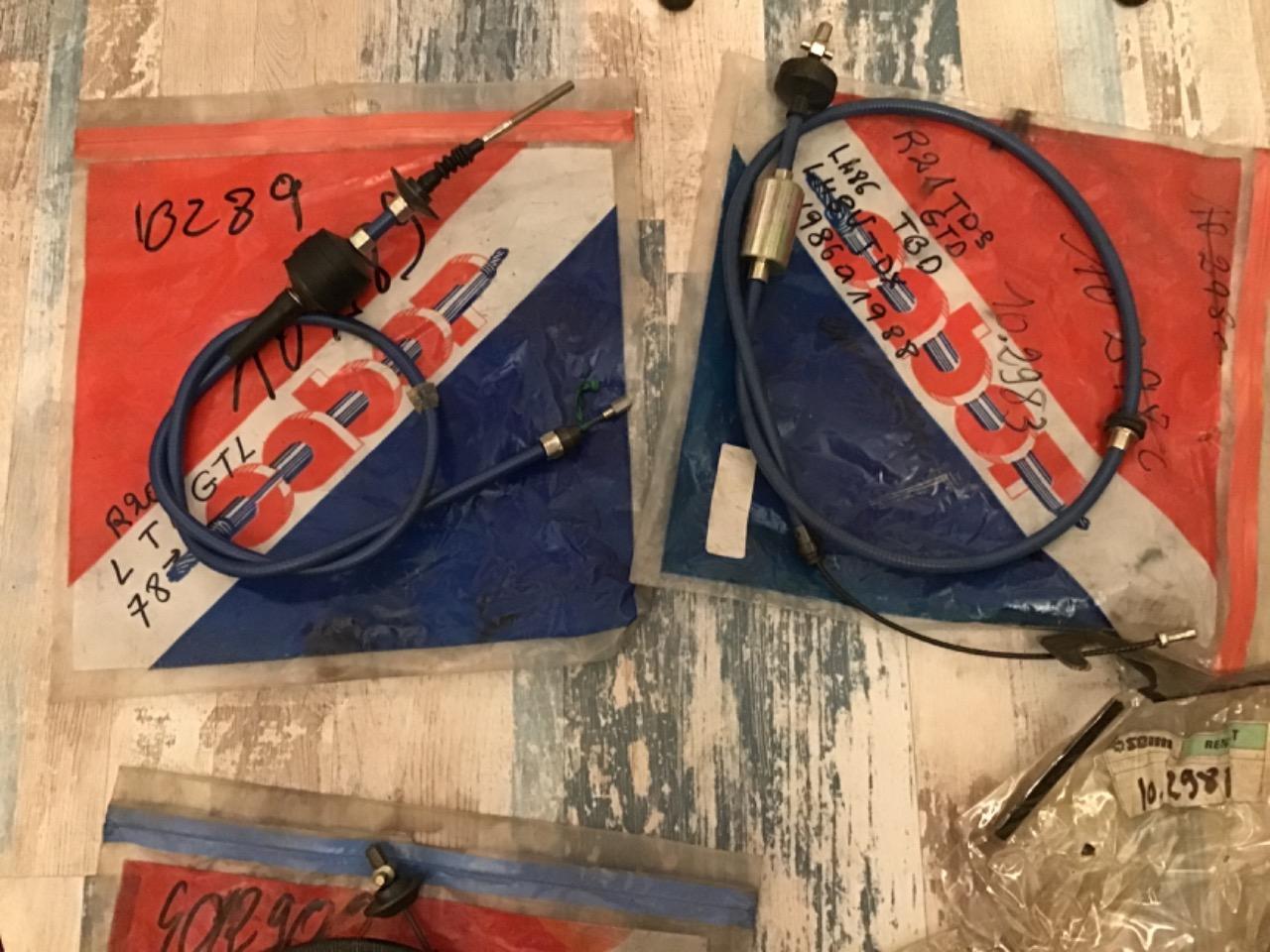 CÂBLES D’EMBRAYAGE/ACCÉLÉRATEURS RENAULT 25 (R25) LesAnciennes.com