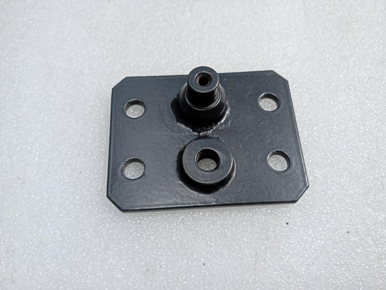 Support de réglage frein à main Lamborghini Miura LesAnciennes.com
