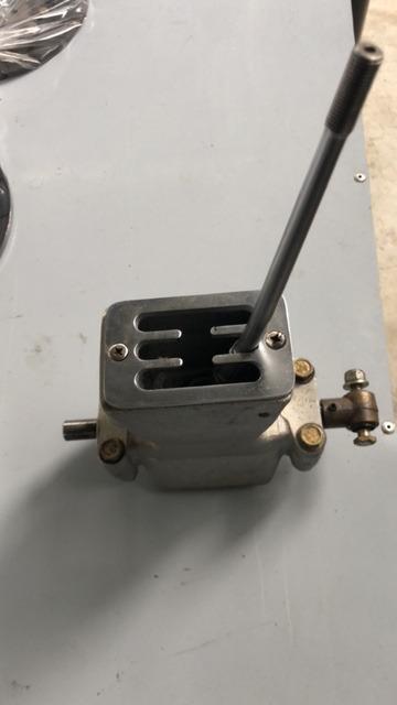 Levier de boîte de vitesses Ferrari 208 et 308 LesAnciennes.com