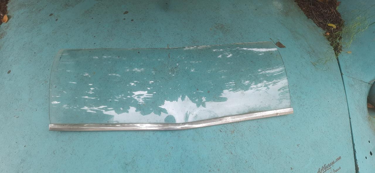 Glace centrale CITROEN SM LesAnciennes.com