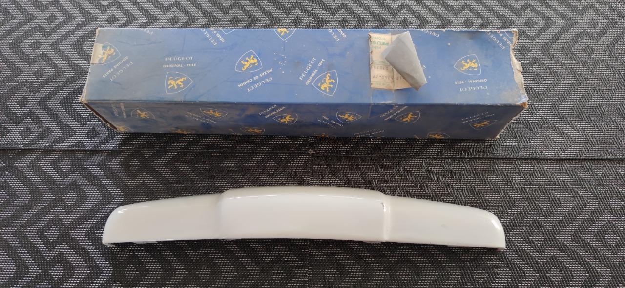 Couvercle éclaireur de plaque PEUGEOT 403 LesAnciennes.com