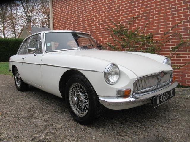 MG MGB GT - 1975 LesAnciennes.com