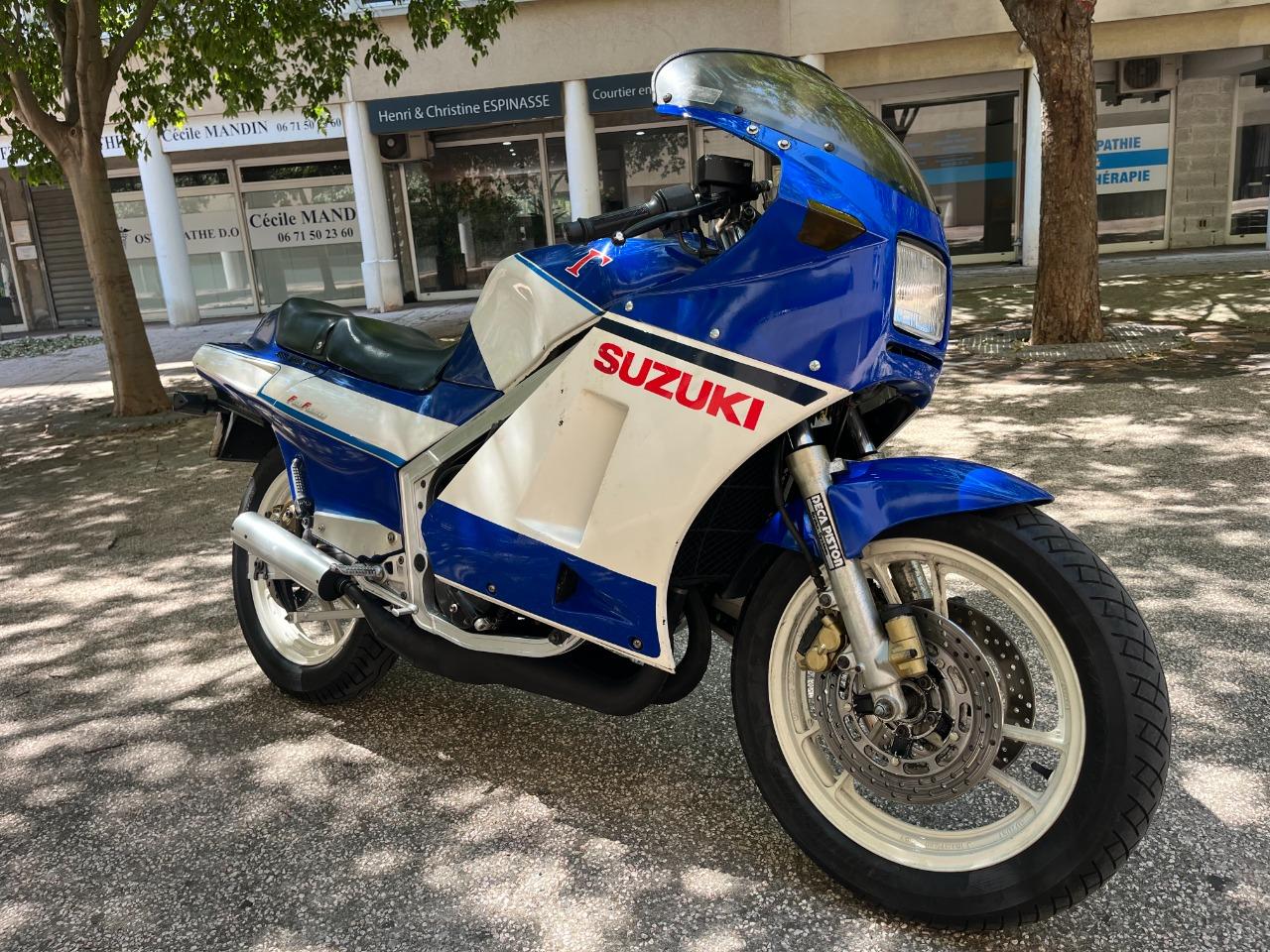 SUZUKI RG 400 GAMMA - 1985 LesAnciennes.com