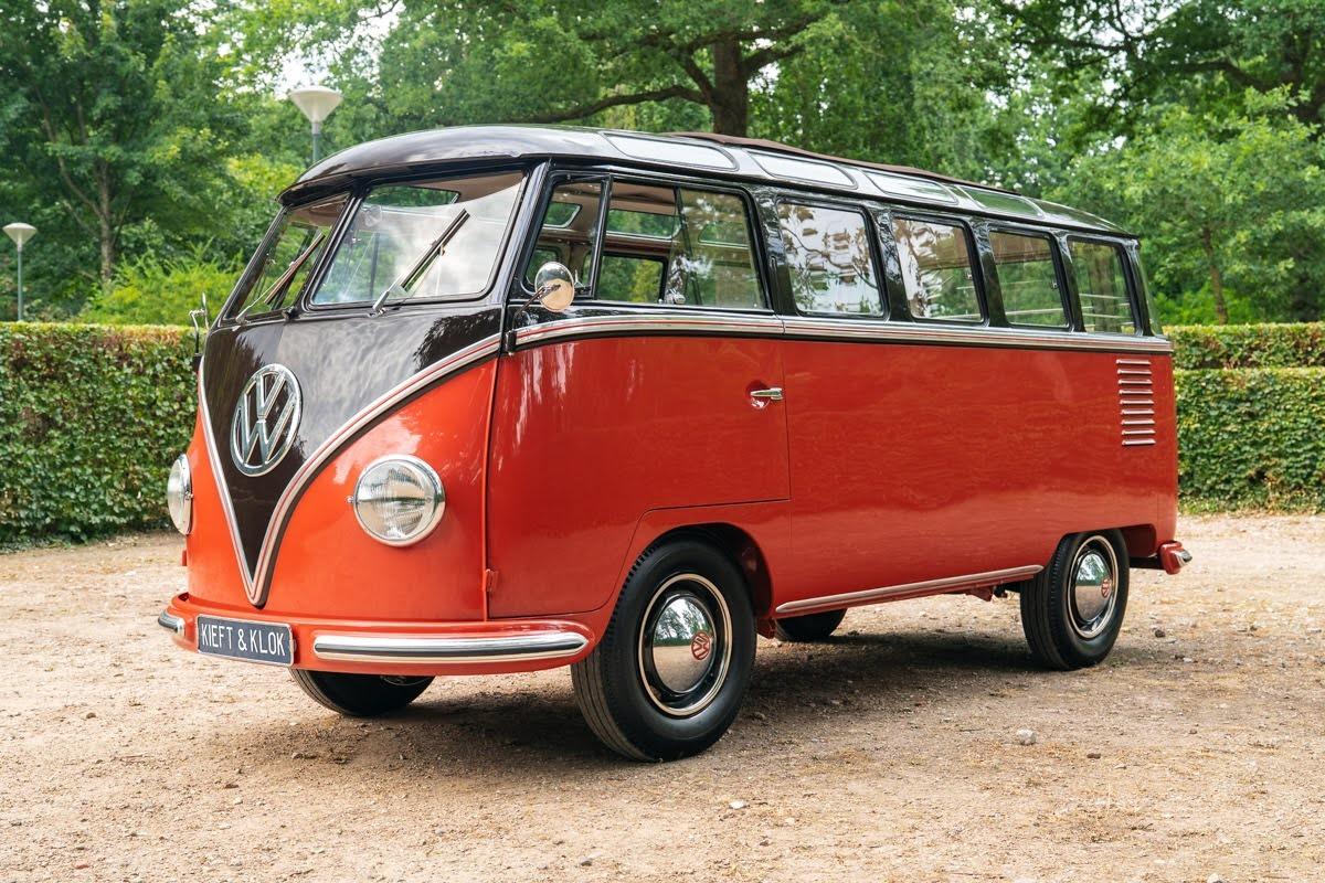 VOLKSWAGEN Combi Samba, Deluxe - 1955 LesAnciennes.com