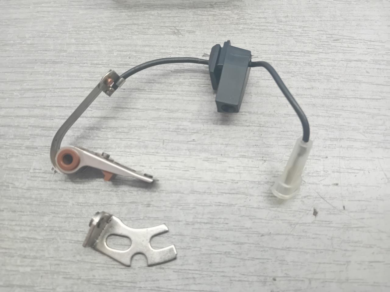 2386 – VIS PLATINEES RUPTEURS CITROEN CX 2000 2200 LesAnciennes.com