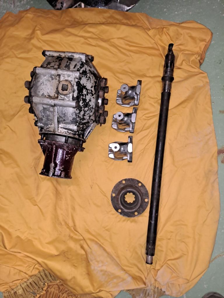 Lot de Pièces DELAHAYE 135 LesAnciennes.com