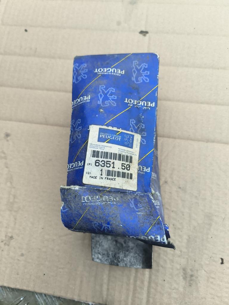 Pièces PEUGEOT 205 antibrouillard neuf LesAnciennes.com
